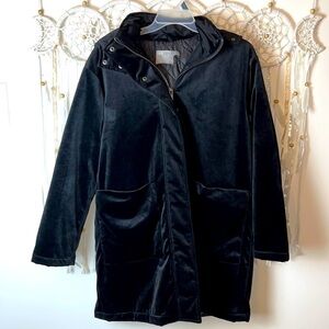🦋 ASOS black velvety feel coat. Size 8.